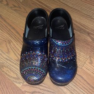Dansko Clogs. GUC. Size 37.